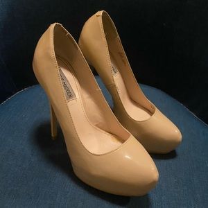 Steve Madden Beige Patent 8 Heels